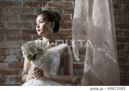 韓国人 若い女性 花嫁 60872085