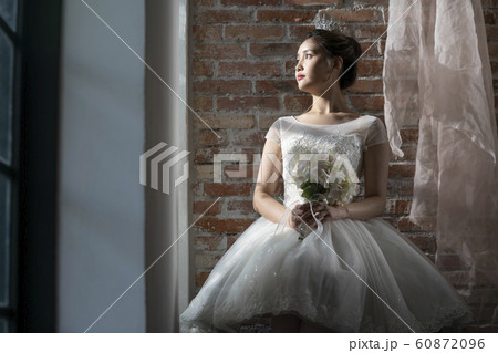 韓国人 若い女性 花嫁 60872096