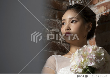 韓国人 若い女性 花嫁 60872098