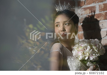 韓国人 若い女性 花嫁 60872102
