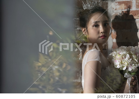 韓国人 若い女性 花嫁 60872105