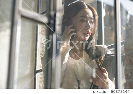 韓国人 女性 女の写真素材