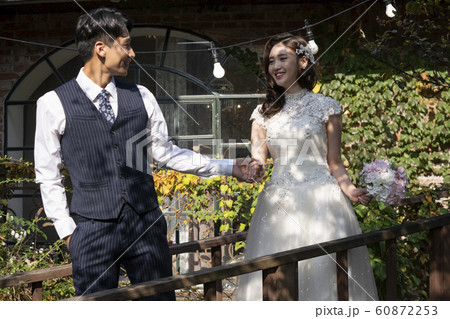 韓国人 カップル 結婚 60872253
