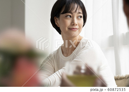 20代 韓国人 女性 60872535