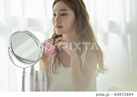 女性 女 女の子 60872804