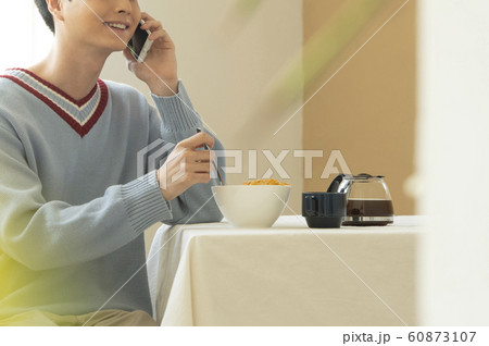 男 男性 男の子 60873107