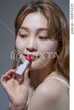 女性 女 女の子 60873229