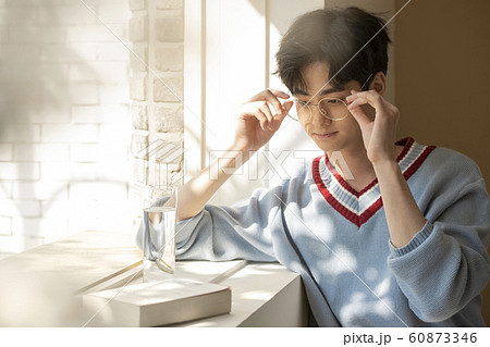男 男性 男の子 60873346