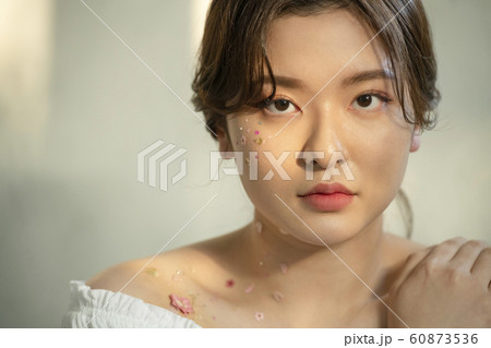 女性 女 女の子 60873536