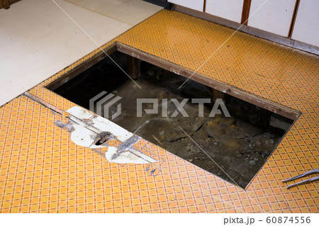 内装工事 床下収納 施工前 内装工事 床下収納 施工前 60874556