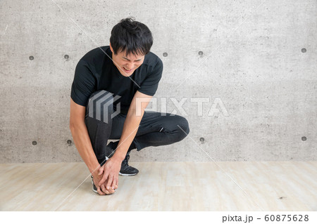 スポーツウェアを着た男性 スポーツウェアを着た男性 60875628