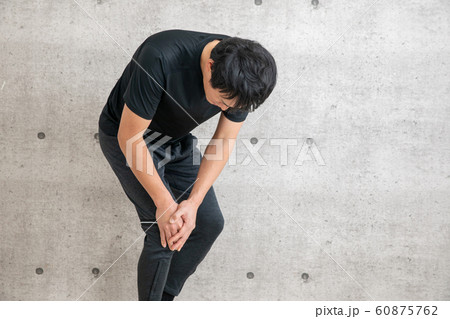 スポーツウェアを着た男性 60875762