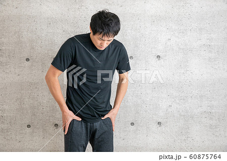 スポーツウェアを着た男性 60875764