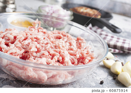 minced meat 60875914