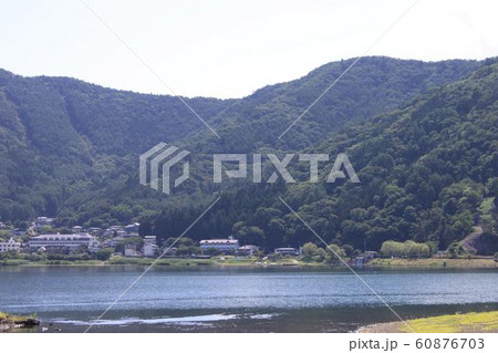 山と河川 60876703