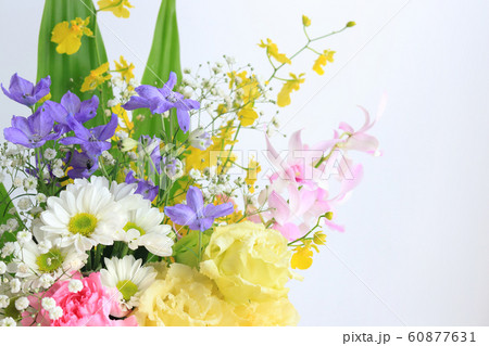 フラワーアレンジメント 60877631