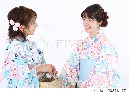 浴衣を着た女性 60878197