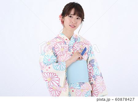 浴衣を着た女性 浴衣を着た女性 60878427