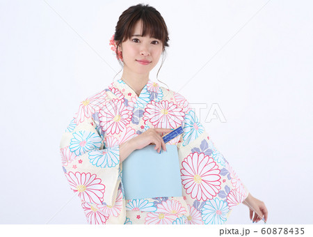 浴衣を着た女性 浴衣を着た女性 60878435