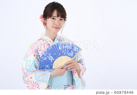 浴衣を着た女性 浴衣を着た女性 60878446