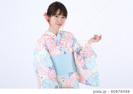 浴衣を着た女性 浴衣を着た女性 60878498