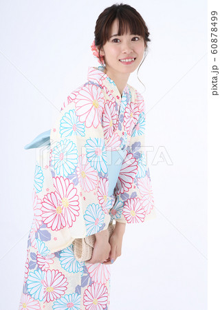 浴衣を着た女性 浴衣を着た女性 60878499
