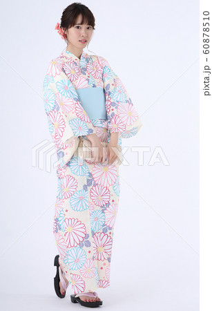 浴衣を着た女性 浴衣を着た女性 60878510