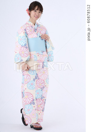 浴衣を着た女性 浴衣を着た女性 60878512