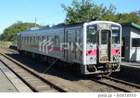 根室本線 茶内駅に停車中の快速「はなさき」 根室本線 茶内駅に停車中の快速「はなさき」 60878950