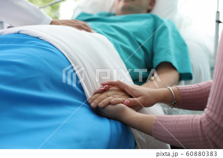 Medical worker in clinical room 60880383