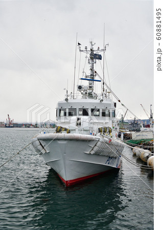 北海道函館市函館港で海上保安庁の巡視船が係留されている風景を撮影 60881495