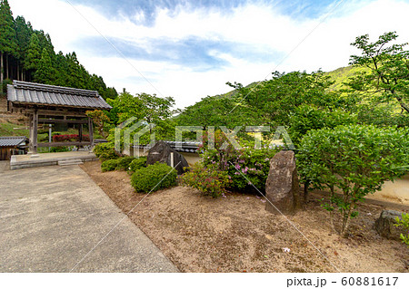 福知山城の城門がある瑞林寺の鐘楼 福知山城の城門がある瑞林寺の鐘楼 60881617