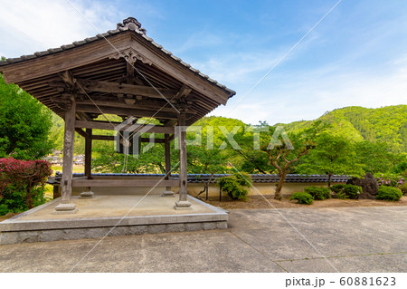 福知山城の城門がある瑞林寺の鐘楼 福知山城の城門がある瑞林寺の鐘楼 60881623