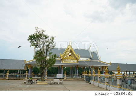 タイ王国チャチュンサオ県内の寺院「ワット・ソートーン」敷地内から見るバーンパコン川の風景 60884536