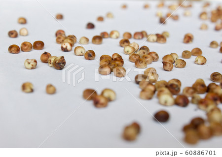 粒 地味 穀物 60886701