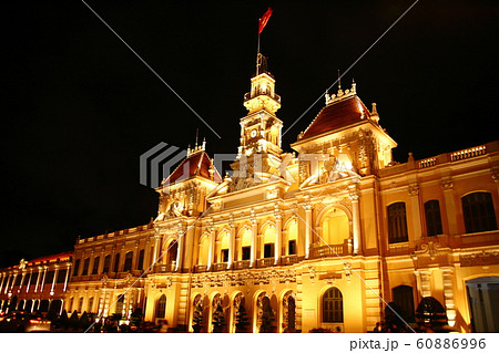 ライトアップされたホーチミン人民委員会庁舎 60886996