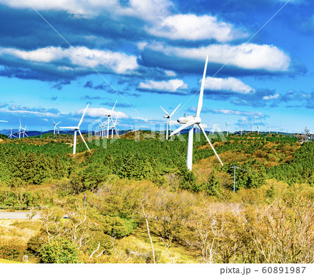 【秋】青山高原の風車 60891987