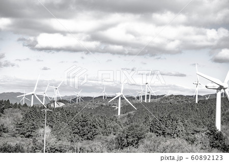 【セピア】青山高原の風車　秋 60892123