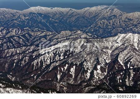 至仏山から見る残雪の越後駒ヶ岳と中ノ岳 60892269