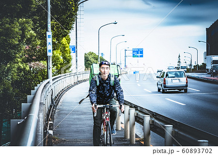 フードデリバリー 男性 フードデリバリー 男性 60893702