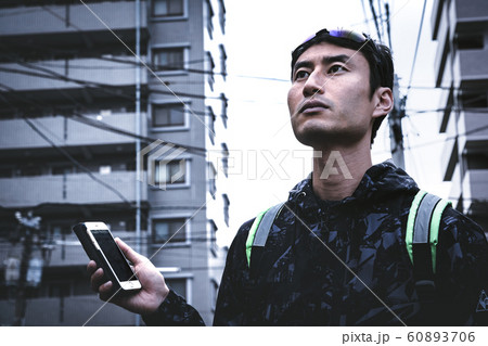 フードデリバリー　男性 60893706