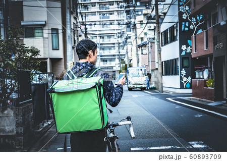 フードデリバリー 男性 フードデリバリー 男性 60893709