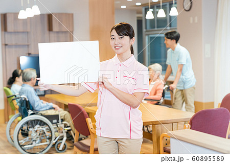 介護士、ケアホーム 60895589