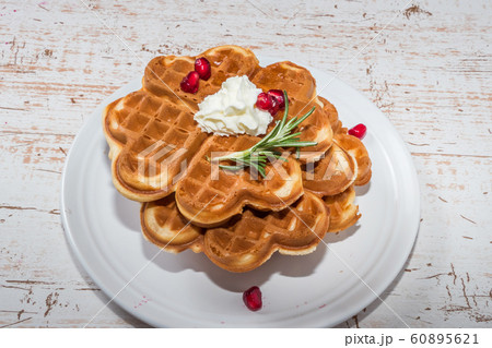 手作りワッフル Waffles of Dutch, French and Belgian foods 60895621