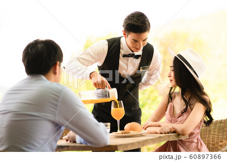 男女　ライフスタイル 60897366