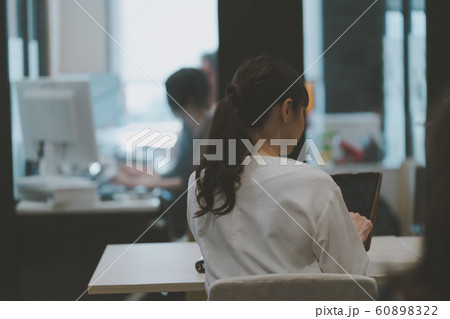 コワーキングスペース　女性 60898322