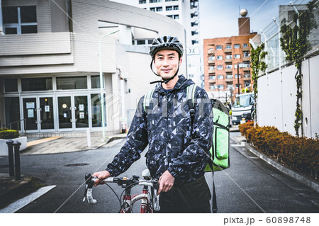 フードデリバリー　男性 60898748