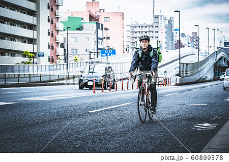 フードデリバリー　男性 60899378