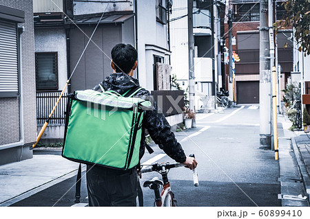 フードデリバリー　男性 60899410