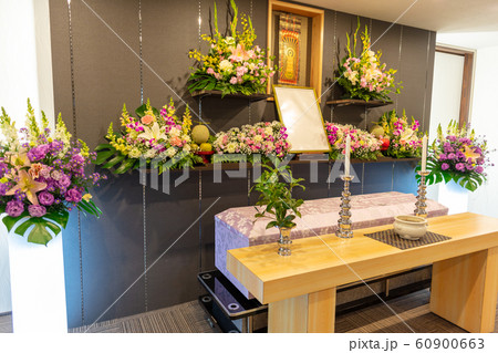 祭壇・お葬式・通夜・式場・告別式・葬儀・葬祭 ・家族葬・供花・花・生花 60900663